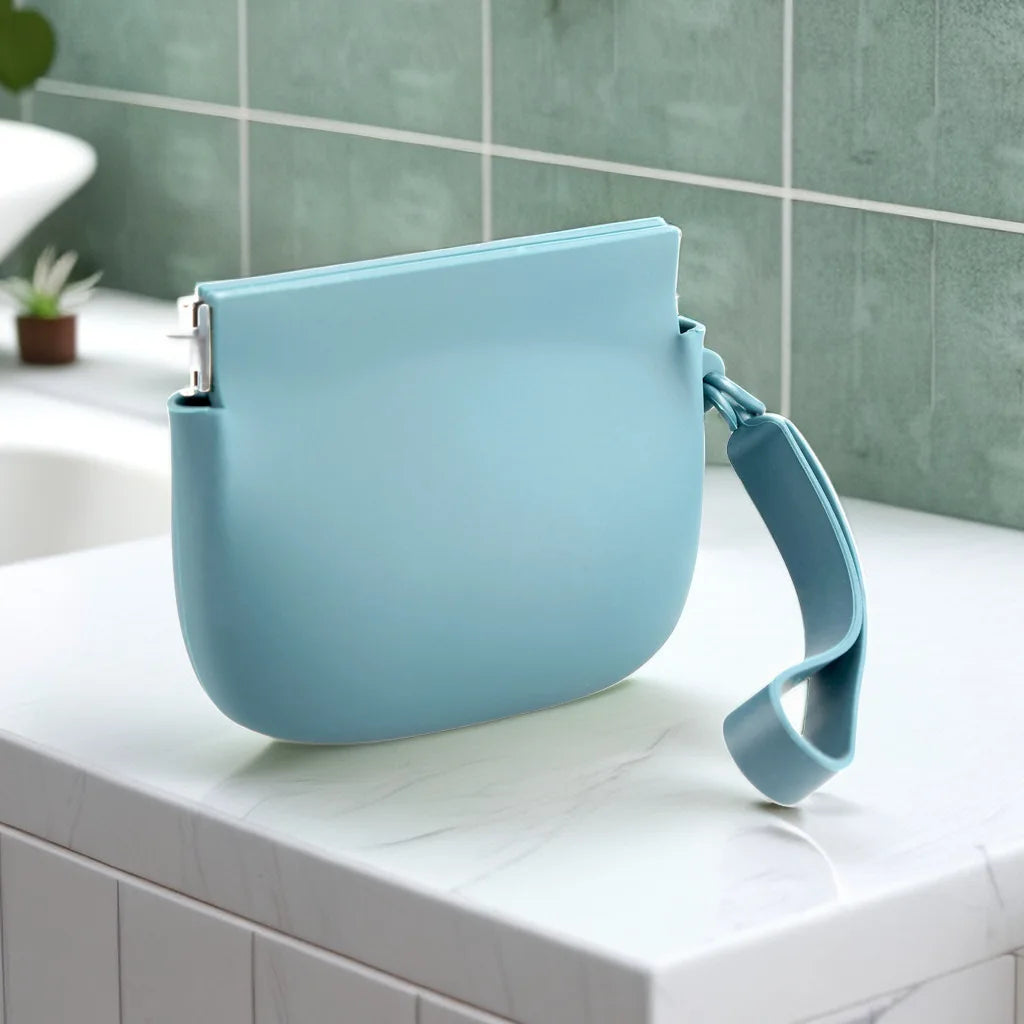 Soft Silicone Dog Treat Pouch, Auto-Closure Leakproof Pet Training Bag, Travel Snack Pouch for Dogs/Cats, Odorless Easy-Clean